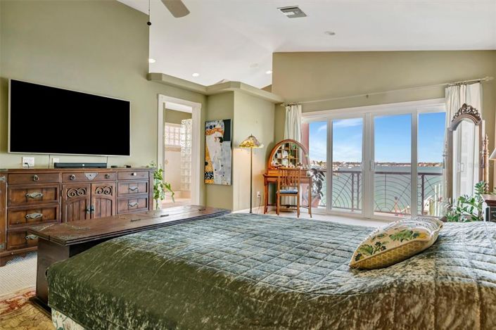 Image No.60-4 Bed Property for sale