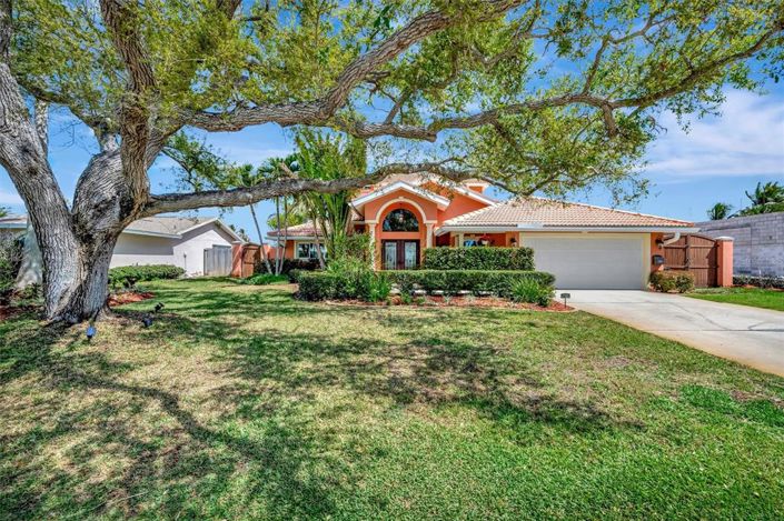 Image No.7-4 Bed Property for sale