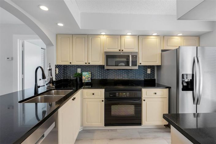 Image No.28-2 Bed Property for sale