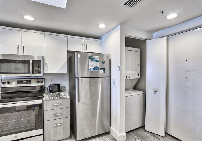 Image No.10-2 Bed Property for sale