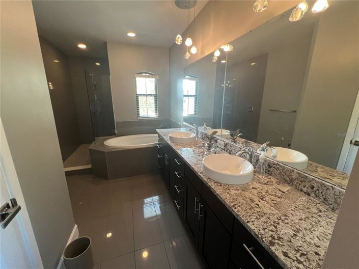 Image No.22-5 Bed Property for sale