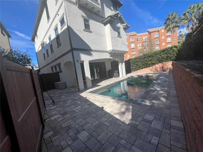 Image No.26-5 Bed Property for sale