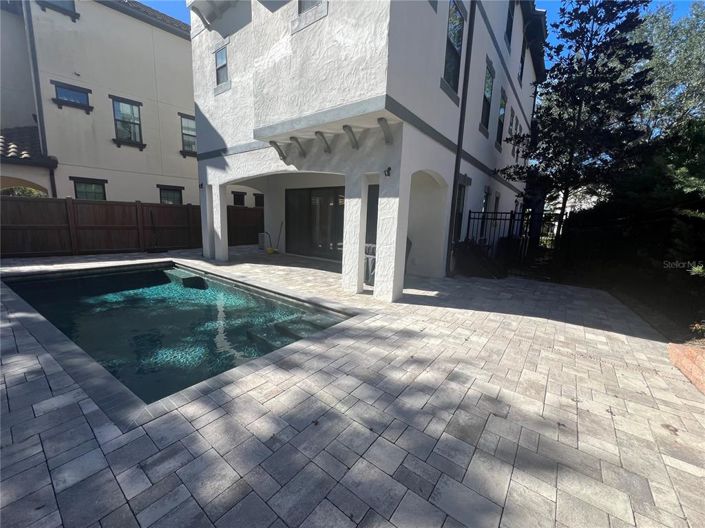 Image No.28-5 Bed Property for sale