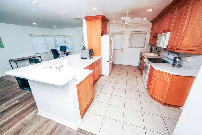 Image No.12-3 Bed Property for sale