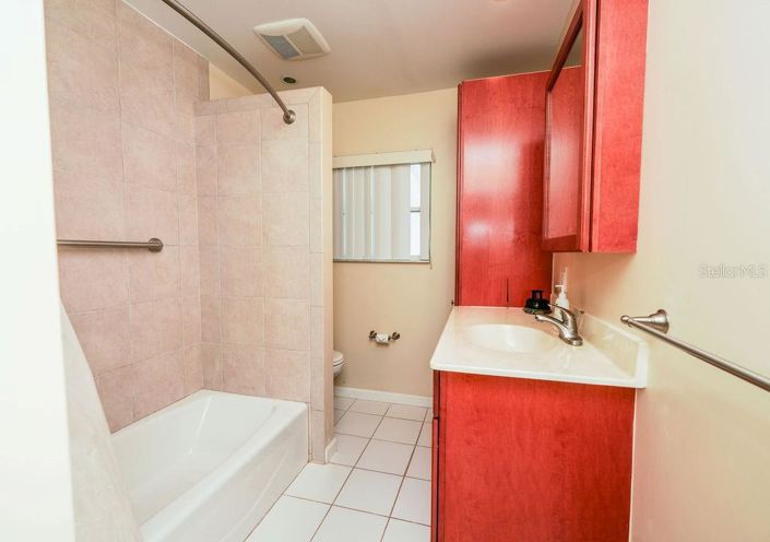 Image No.20-3 Bed Property for sale