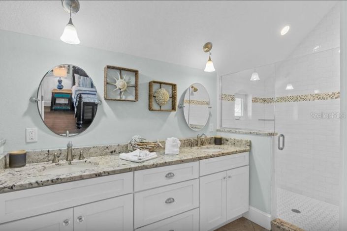 Image No.25-5 Bed Property for sale