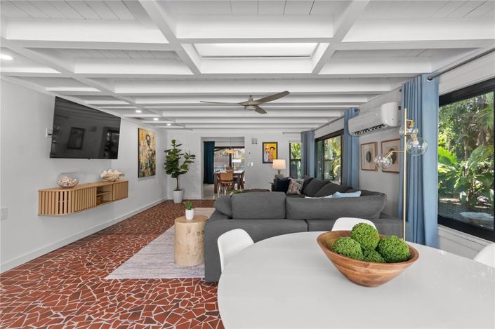 Image No.25-3 Bed Property for sale