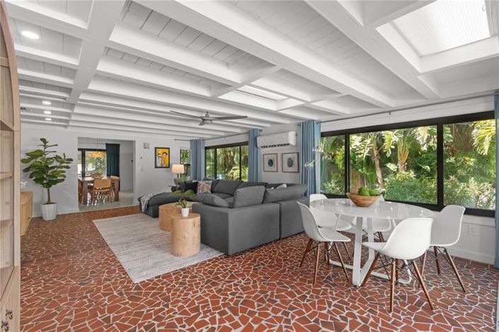 Image No.26-3 Bed Property for sale