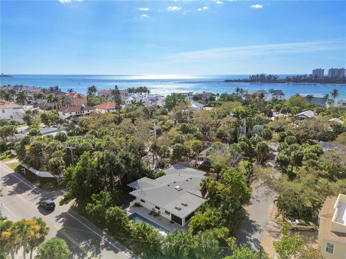 Image No.3-3 Bed Property for sale