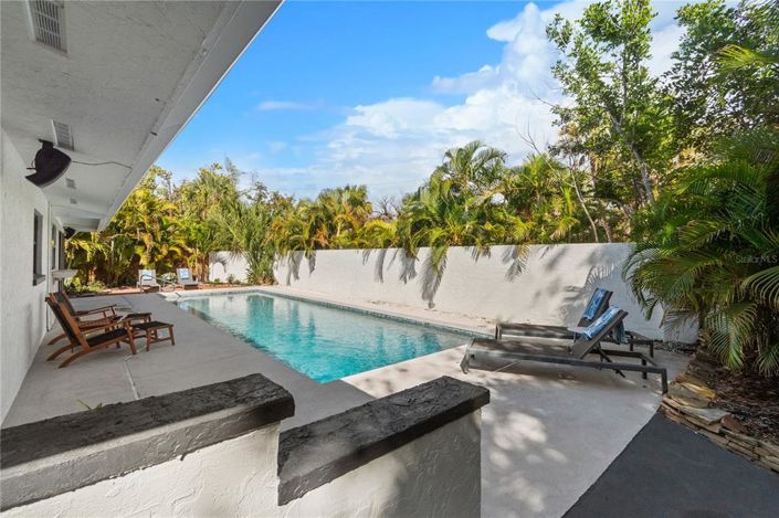 Image No.55-3 Bed Property for sale