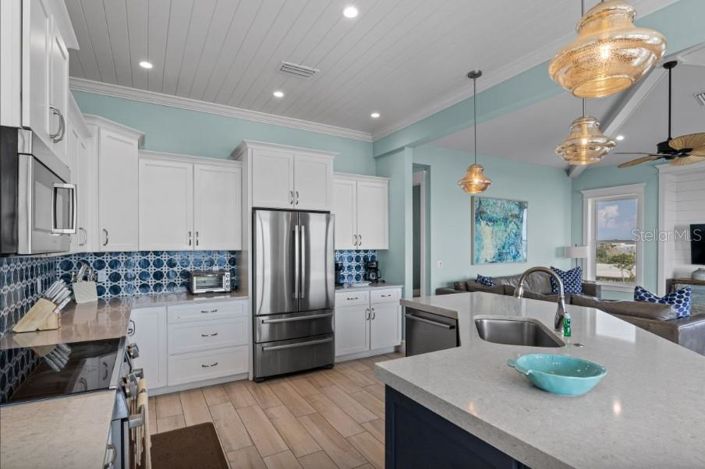 Image No.10-6 Bed Property for sale