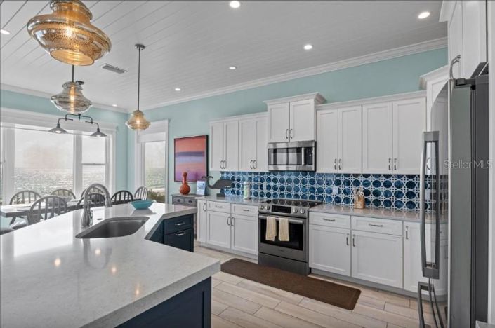 Image No.11-6 Bed Property for sale