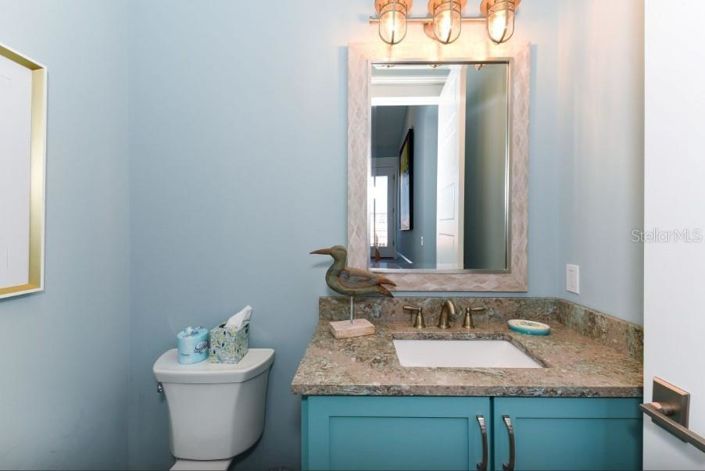 Image No.18-6 Bed Property for sale