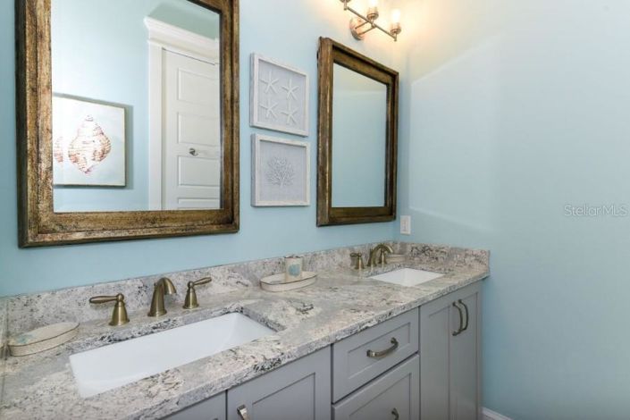 Image No.21-6 Bed Property for sale