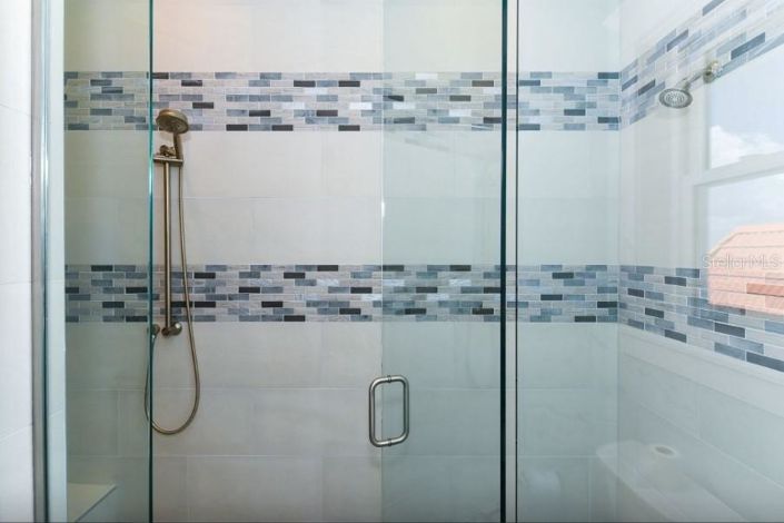 Image No.22-6 Bed Property for sale