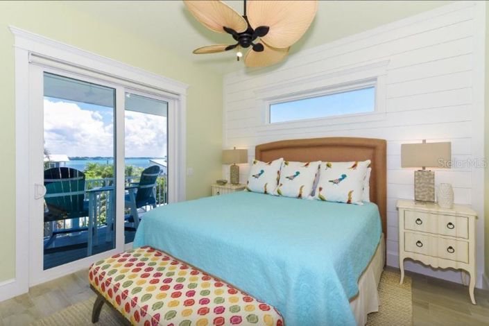 Image No.24-6 Bed Property for sale