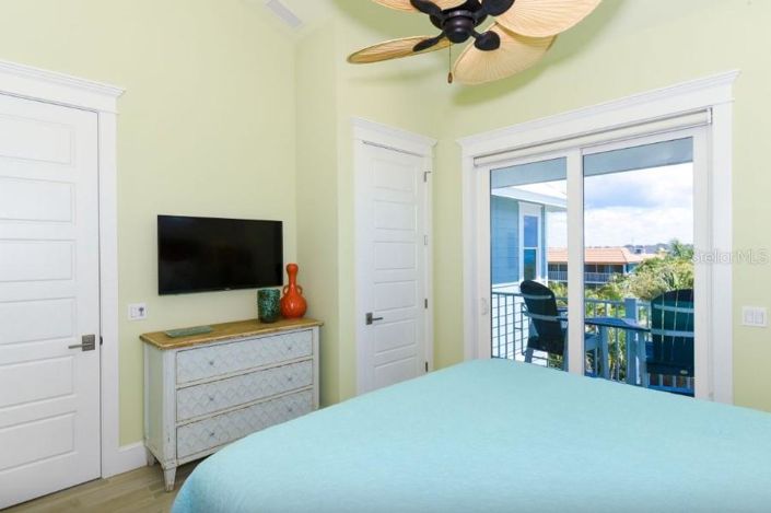 Image No.25-6 Bed Property for sale