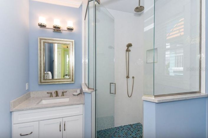 Image No.26-6 Bed Property for sale