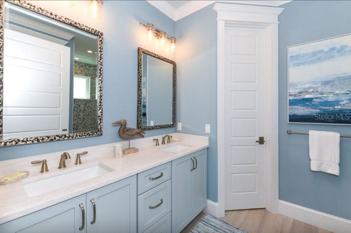 Image No.30-6 Bed Property for sale