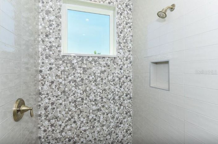 Image No.31-6 Bed Property for sale