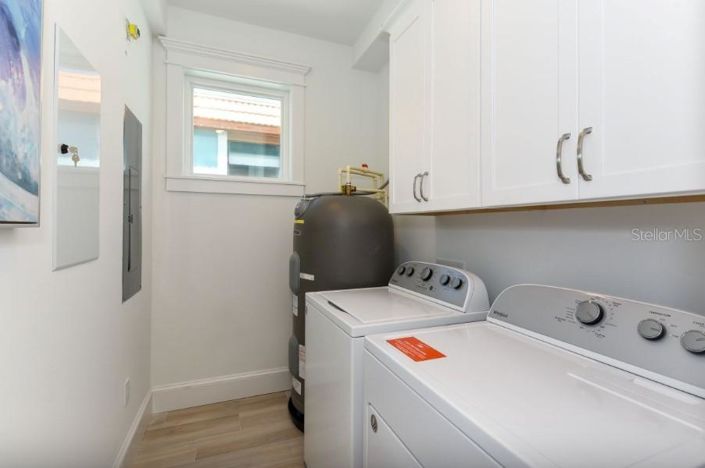 Image No.42-6 Bed Property for sale