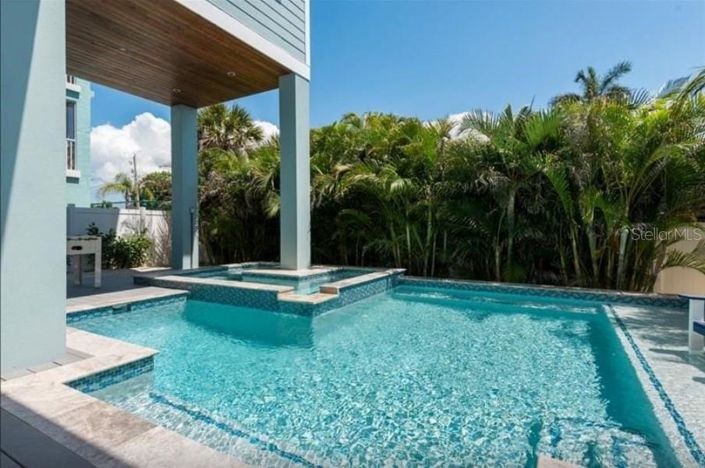 Image No.43-6 Bed Property for sale