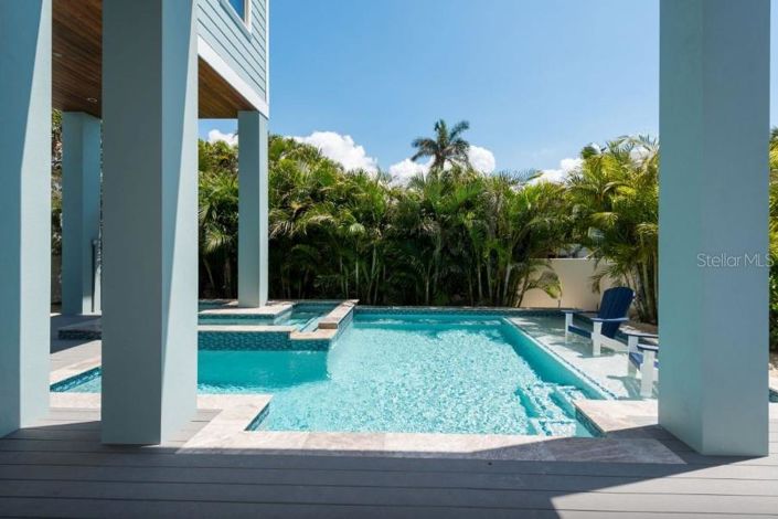 Image No.44-6 Bed Property for sale