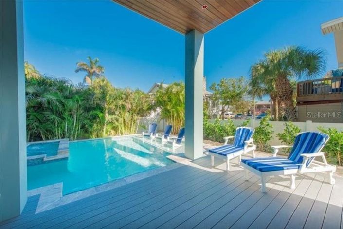 Image No.45-6 Bed Property for sale