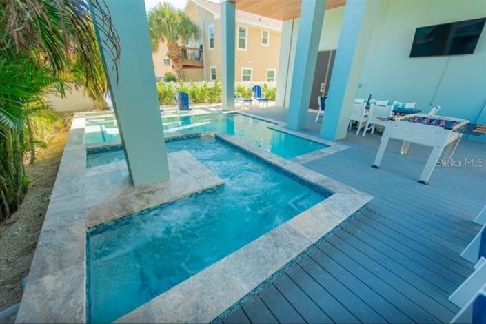 Image No.46-6 Bed Property for sale