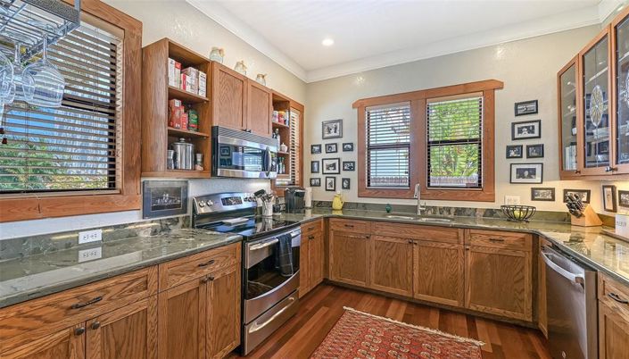 Image No.27-3 Bed Property for sale