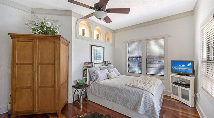 Image No.6-3 Bed Property for sale