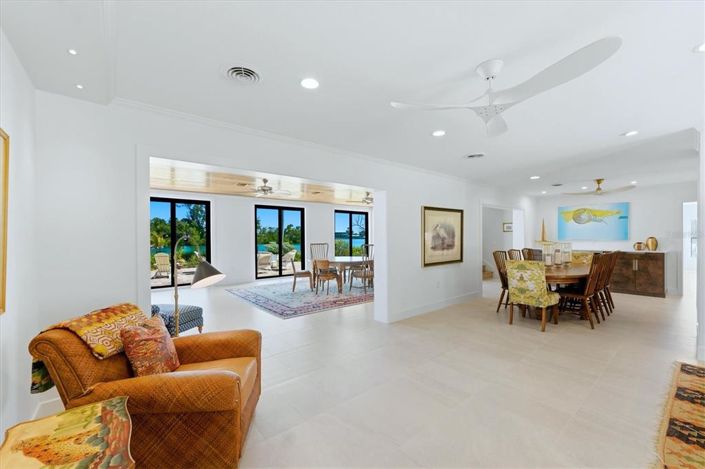 Image No.10-4 Bed Property for sale