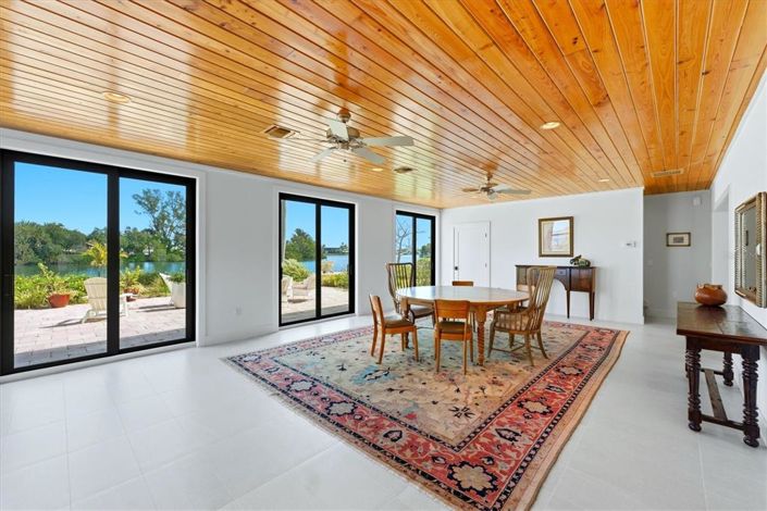 Image No.12-4 Bed Property for sale