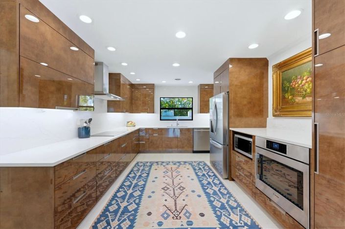 Image No.18-4 Bed Property for sale