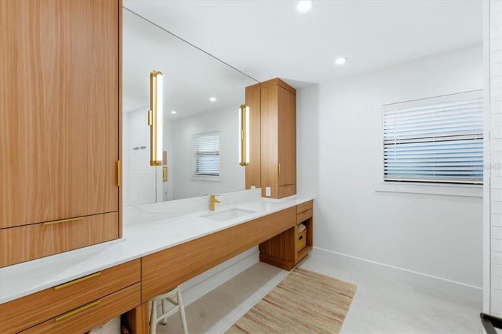 Image No.26-4 Bed Property for sale