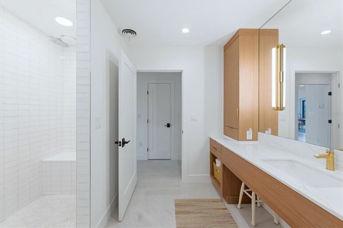 Image No.27-4 Bed Property for sale