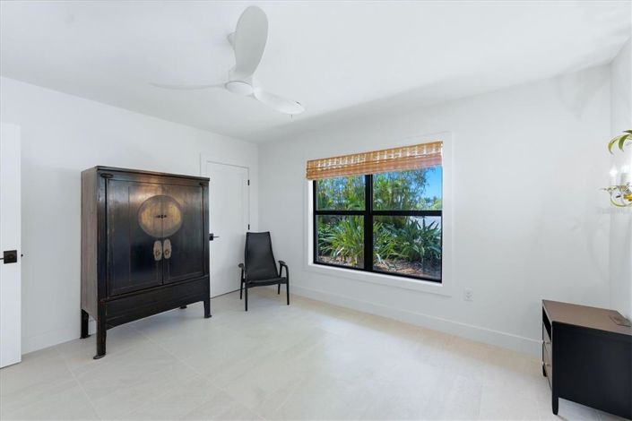 Image No.30-4 Bed Property for sale