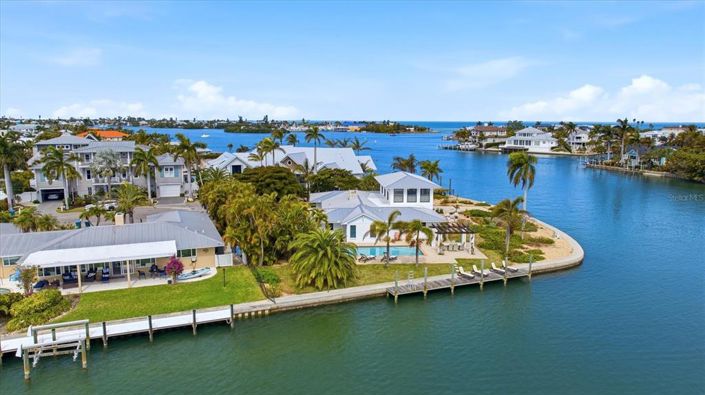 Image No.55-4 Bed Property for sale