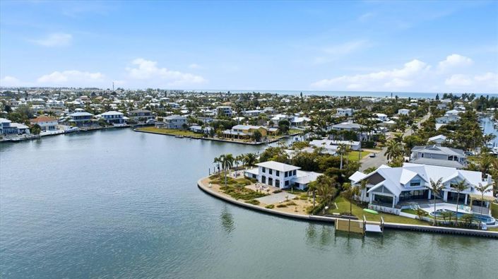 Image No.58-4 Bed Property for sale