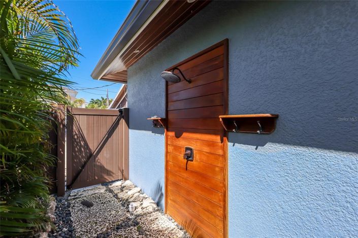 Image No.39-3 Bed Property for sale