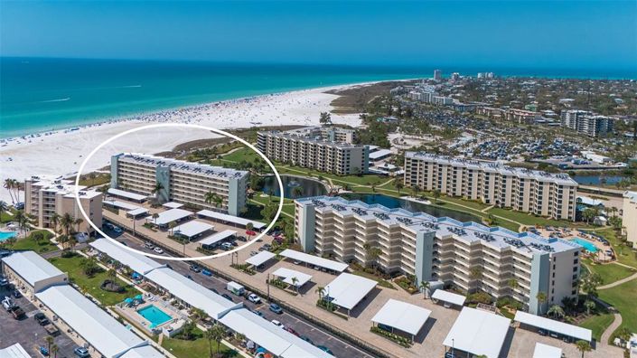 Image No.2-Propriété de 2 chambres à vendre à Sarasota