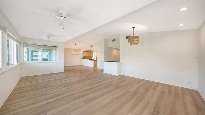 Image No.14-5 Bed Property for sale