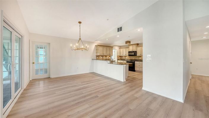 Image No.19-5 Bed Property for sale