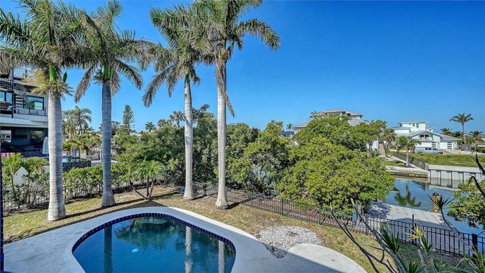 Image No.50-5 Bed Property for sale