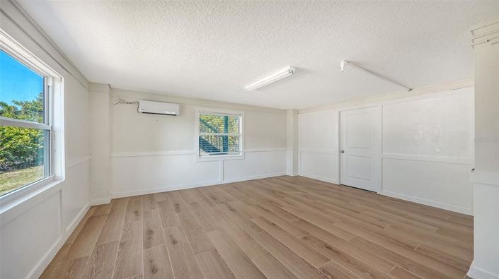 Image No.51-5 Bed Property for sale