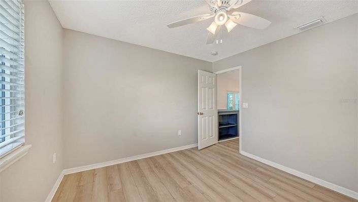 Image No.60-5 Bed Property for sale