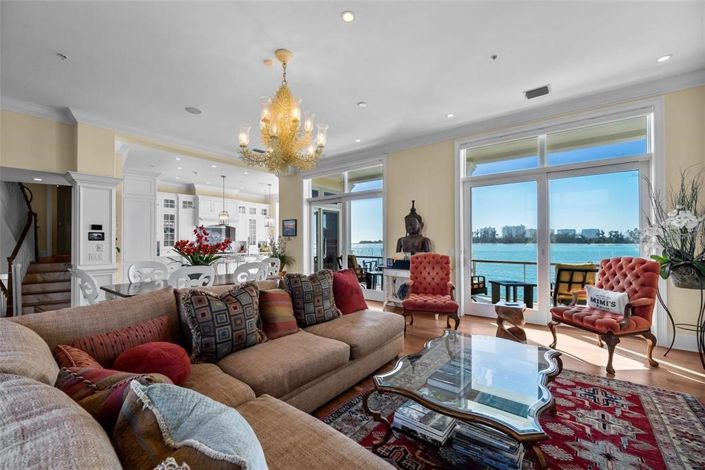 Image No.12-5 Bed Property for sale