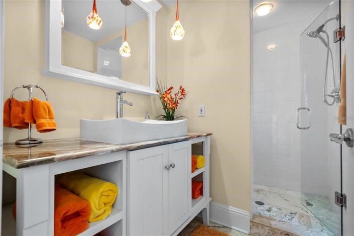 Image No.18-5 Bed Property for sale