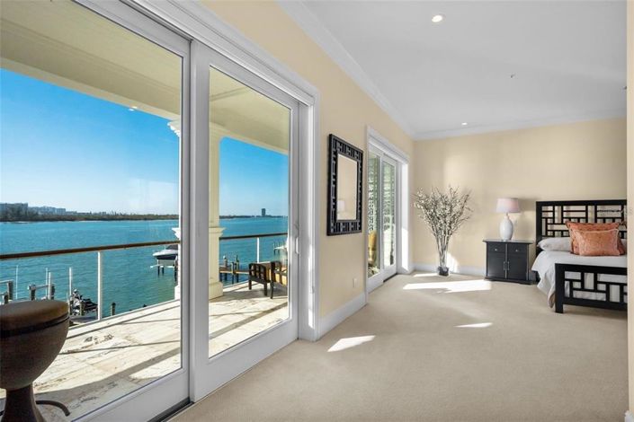 Image No.22-5 Bed Property for sale