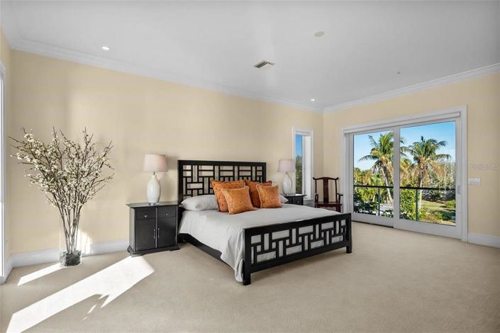 Image No.23-5 Bed Property for sale